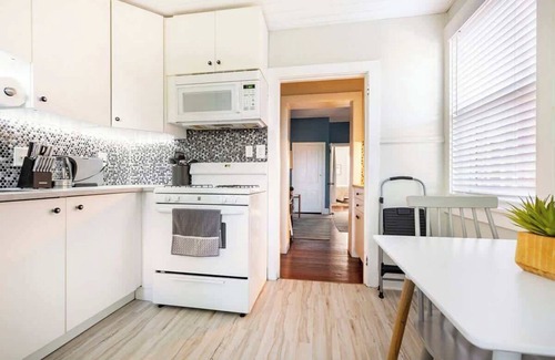 Downtown Wilmington Appartement | Gorgeous APT w King Bed/full kitchen/prvt laundry