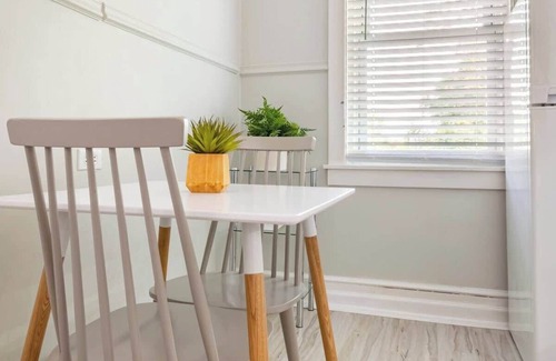 Downtown Wilmington Appartement | Gorgeous APT w King Bed/full kitchen/prvt laundry
