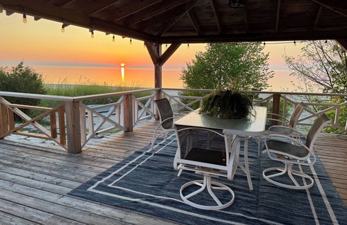 Kincardine Cottage | Gorgeous Beach Front Property on Lake Huron!