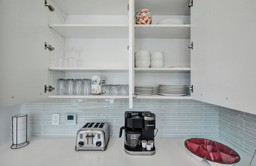 Deerfield Beach Maison | Gorgeous Beach Retreat sleeps 14 combining Units A & B.