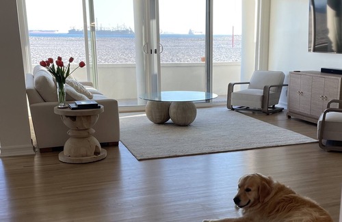 Harbor Maison | Gorgeous Beachfront Long Beach Peninsula/Naples S. L.A. 22 miles from Disneyland