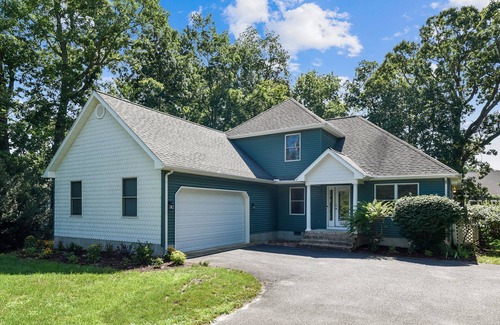 Bethany Beach Maison | Gorgeous Bethany retreat! Dog friendly, 4 BR/3BA, near trails, <2 miles to beach