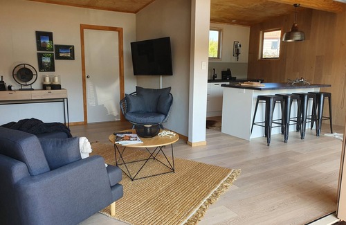 Whangamata Cottage | Gorgeous Boutique Cottage. Private, sunny in great location. Just magic!