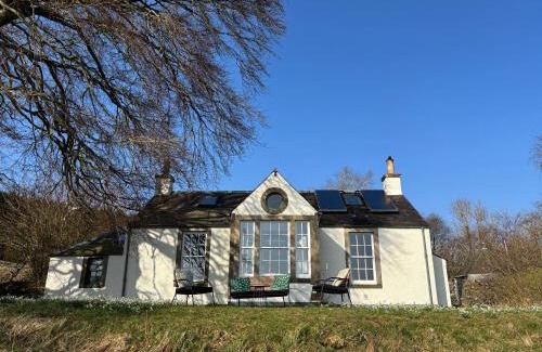 Eddleston Maison | Gorgeous boutique off-grid cottage near Peebles