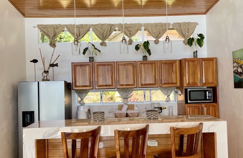 Portalon Maison | Gorgeous Brand New Ocean View Rainforest Home