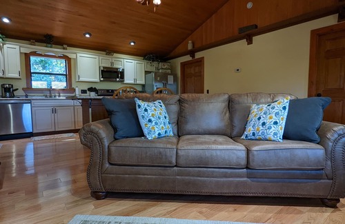 Gainesboro Cabine | Gorgeous Cabin with Panoramic Mountain Views!