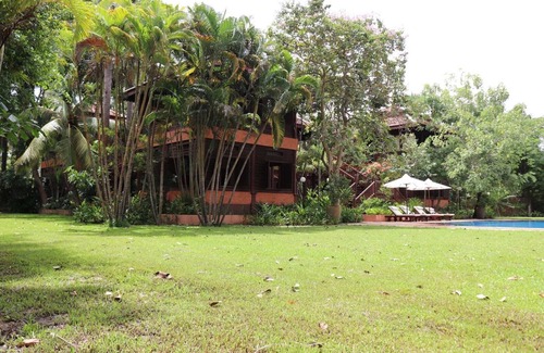 Siem Reap Villa | Gorgeous cambodian villa with pool and lush garden