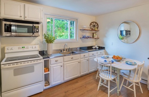 Annapolis Appartement | Gorgeous Carriage House close to USNA, walk to stadium, free parking, pets+kids
