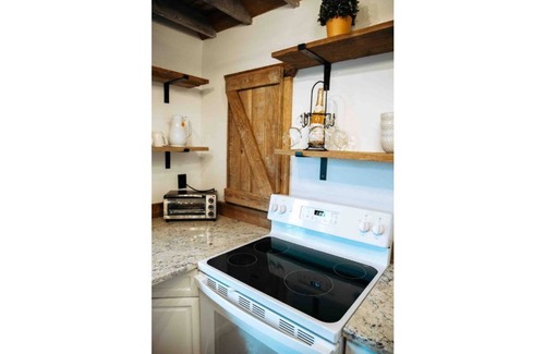 Granville Maison | Gorgeous Carriage House!