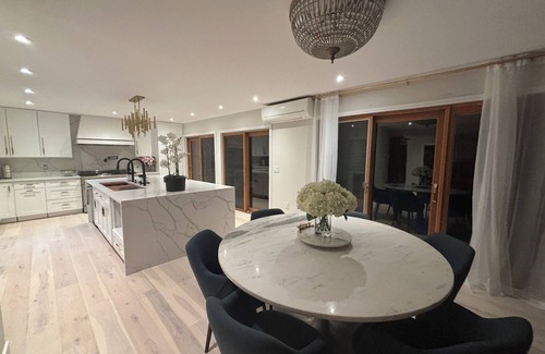 Lansing Maison | Gorgeous Completely Renovated Lakehouse, directly on lake. 20 mins to Cornell