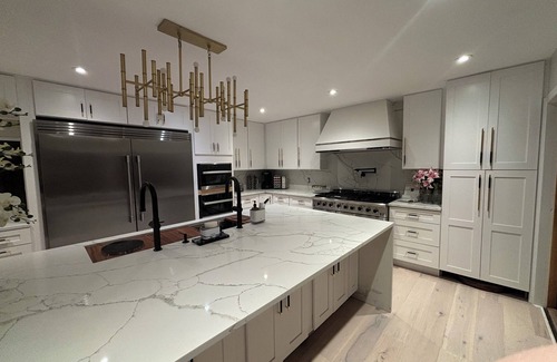 Lansing Maison | Gorgeous Completely Renovated Lakehouse, directly on lake. 20 mins to Cornell