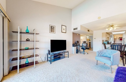 Desert Shores Copropriété | Gorgeous condo with hot tub, pool, tennis court, & grilling area - lake access