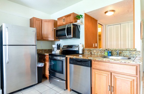 Hilo Copropriété | Gorgeous condo with water view, pool, private lanai & full kitchen