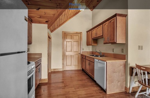 Hunt Cottage | Gorgeous cottage on Silver Lake. Golfing, boating, hiking and more!