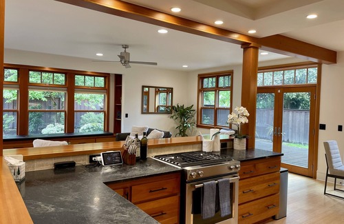 Amazon Maison | Gorgeous Craftsmen home blocks from University of Oregon Campus
