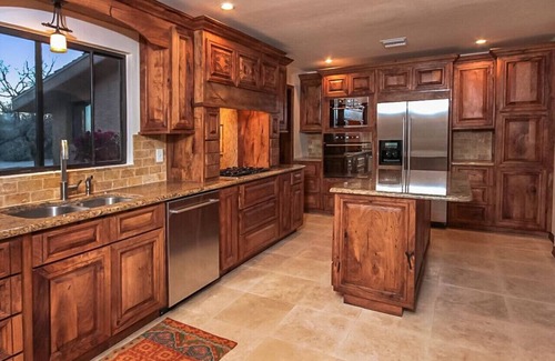 Casas Adobes Maison | Gorgeous Custom Desert Property w/2 Homes & Pool