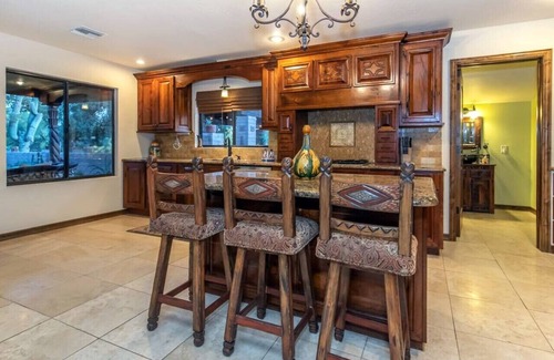Casas Adobes Maison | Gorgeous Custom Desert Property w/2 Homes & Pool