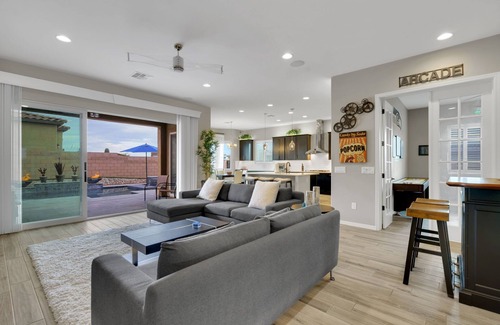 Tucson Estates Maison | Gorgeous custom home with spa, heated pool, outdoor kitchen and game room!