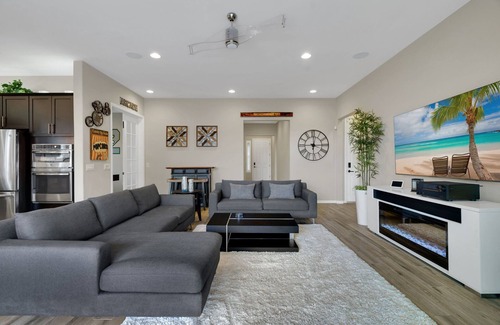 Tucson Estates Maison | Gorgeous custom home with spa, heated pool, outdoor kitchen and game room!