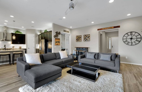 Tucson Estates Maison | Gorgeous custom home with spa, heated pool, outdoor kitchen and game room!