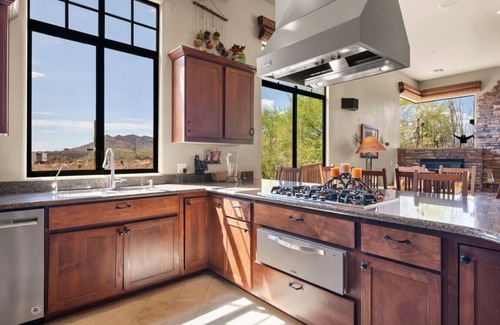 Canyon Ridge Estates Maison | Gorgeous Desert Home W/ Backyard Oasis!