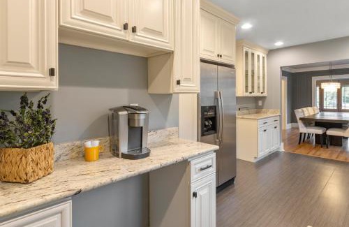 Lake Geneva Maison | Gorgeous Downtown Bungalow, Walk Everywhere!