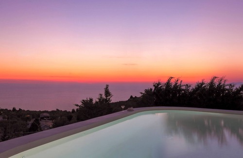 Tsoukaladhes Villa | Magnifiques villas respectueuses de l'environnement avec piscine privée, plate-forme de yoga, jardins de légumes
