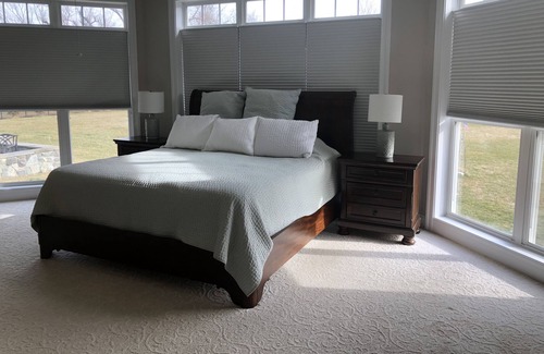 Annapolis Appartement | Ce magnifique grand appartement dans la région d'Edgewater a de beaux planchers en bois, de hauts plafonds et des moulures.