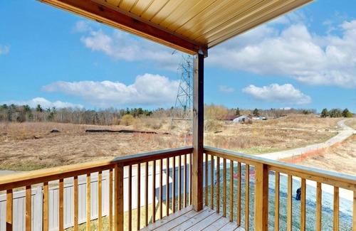 Vaughan Maison | Gorgeous ensuite bedroom in a large house kitchen lounge garden near Wonderland!