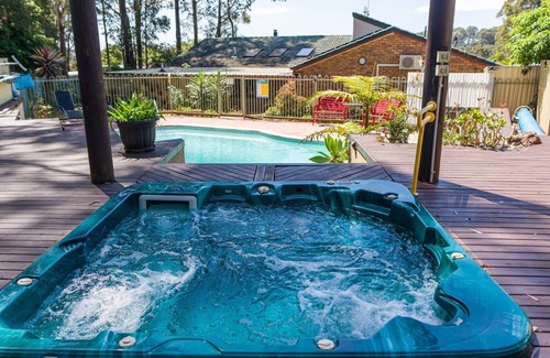 Sunshine Bay Maison | Gorgeous family home with a pool