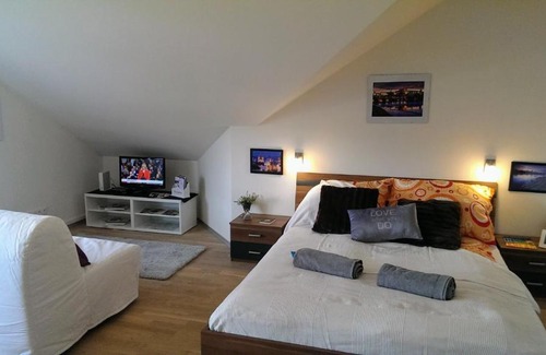 Dejvice Appartement | Gorgeous Flat Amazing Location Walking dist Castle