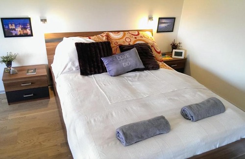 Dejvice Appartement | Gorgeous Flat Amazing Location Walking dist Castle