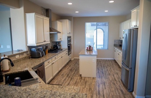 Tucson Maison | Gorgeous Foothills Home w/GREAT location & beautiful mountain/city lights views