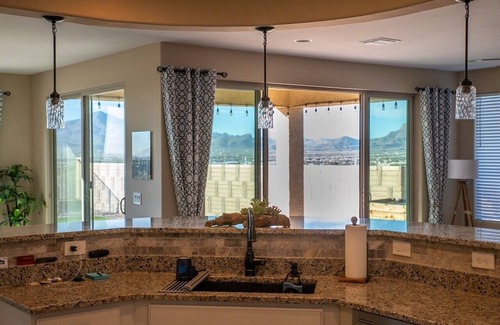 Tucson Maison | Gorgeous Foothills Home w/GREAT location & beautiful mountain/city lights views