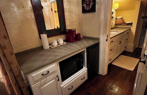 French Quarter Maison | Gorgeous French Quarter home next to Jackson Square! Perfect for Mardi Gras!