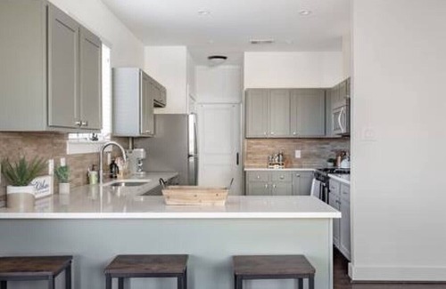 Austin Maison | Gorgeous Gem 3Bed/3Bath 7min to DT - Walk to Radio