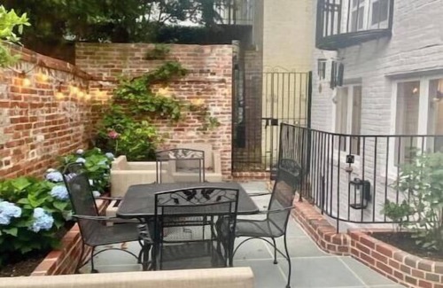 Georgetown Maison | Gorgeous Georgetown entire Row Home with elevator