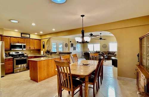 Fountain of the Sun Maison | Gorgeous Golf & Mountain Views! Lovely 2 bdrm with Great 55+ Community Amenities