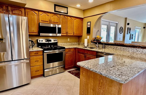 Fountain of the Sun Maison | Gorgeous Golf & Mountain Views! Lovely 2 bdrm with Great 55+ Community Amenities