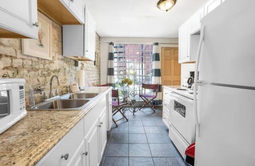 Historic Downtown Savannah Appartement | Gorgeous Ground-Level Getaway