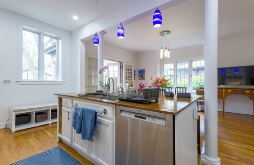 Hyde Park Maison | Gorgeous historic mansion on UChicago campus. Renovation with original detail.
