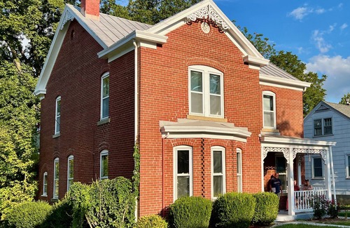 Lake Forest Estates Maison | Gorgeous Historic Victorian - 4 bedrooms 2 bathrooms - 4 Blocks Walk to Town