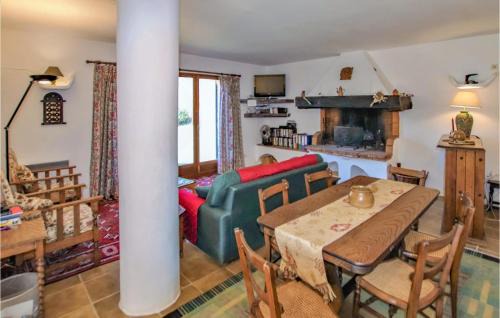 Curnier Maison | Gorgeous Home In Curnier