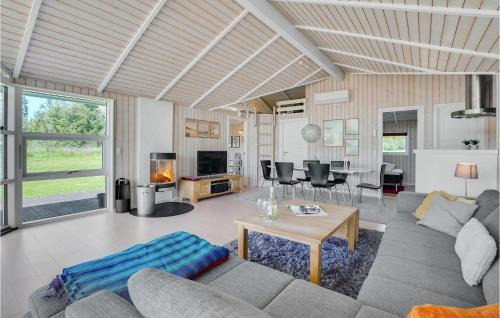 Krejbjerg Maison | Gorgeous Home In Ejstrupholm With Sauna