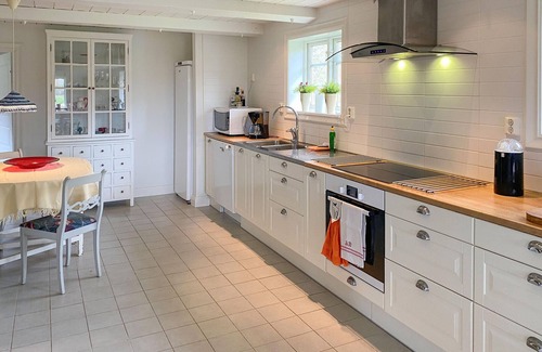 Alsterbro Maison | Gorgeous home in Kättilstorp with WiFi