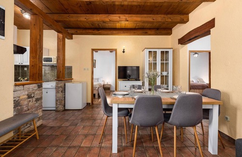 Katun Lindarski Maison | Superbe maison à Pazin avec cuisine