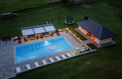 Slunj Maison | Maison confortable à Slunj avec WiFi