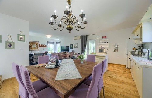 Jursici Maison | Gorgeous home in Svetvincenat with WiFi