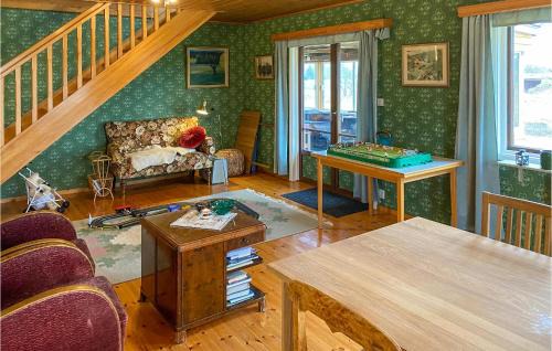 Tjallmo Maison | Gorgeous Home In Tjällmo With Kitchen