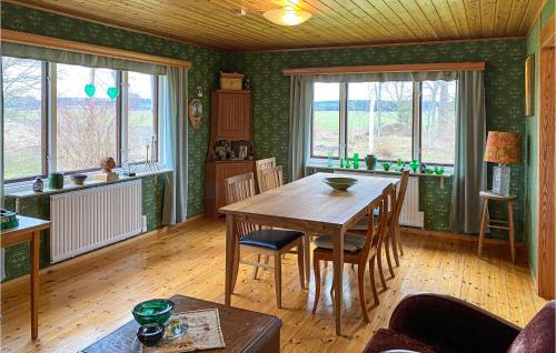 Tjallmo Maison | Gorgeous Home In Tjällmo With Kitchen